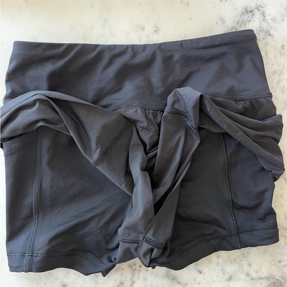 Lululemon Squad Goals Shorts sz 2 - Picture 6 of 6